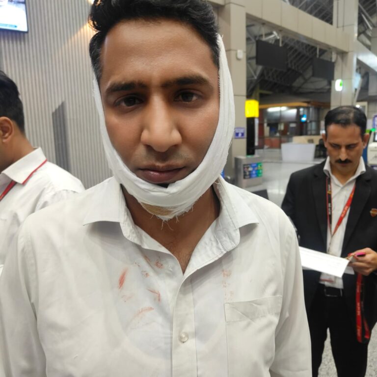 spicejet employee beaten by army officer